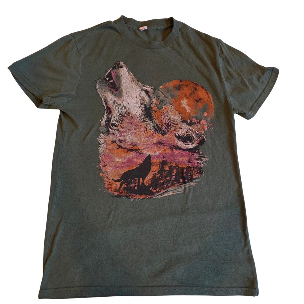 Wolf Howling at Harvest‎ Moon Olive Green Graphic T-Shirt Medium Nature Core